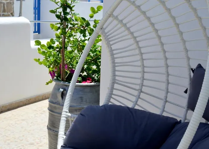 Moschoula Adamantas (Milos)