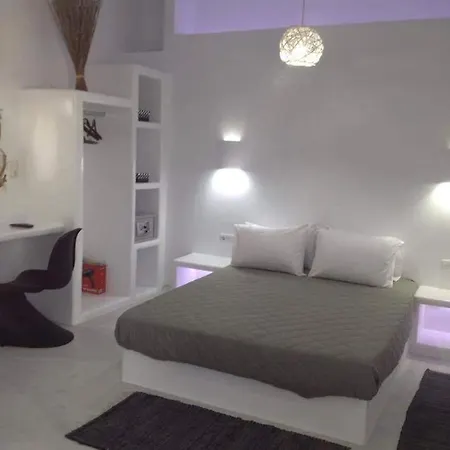 Moschoula Adamantas (Milos)