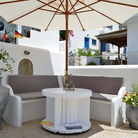 Moschoula Adamantas (Milos)