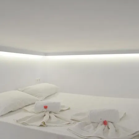 Moschoula Apartamento Adamantas (Milos)