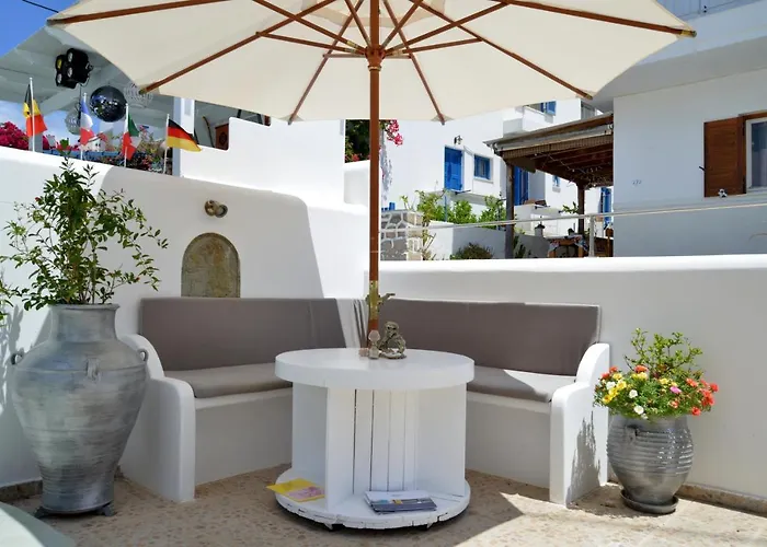 Moschoula Adamantas (Milos)